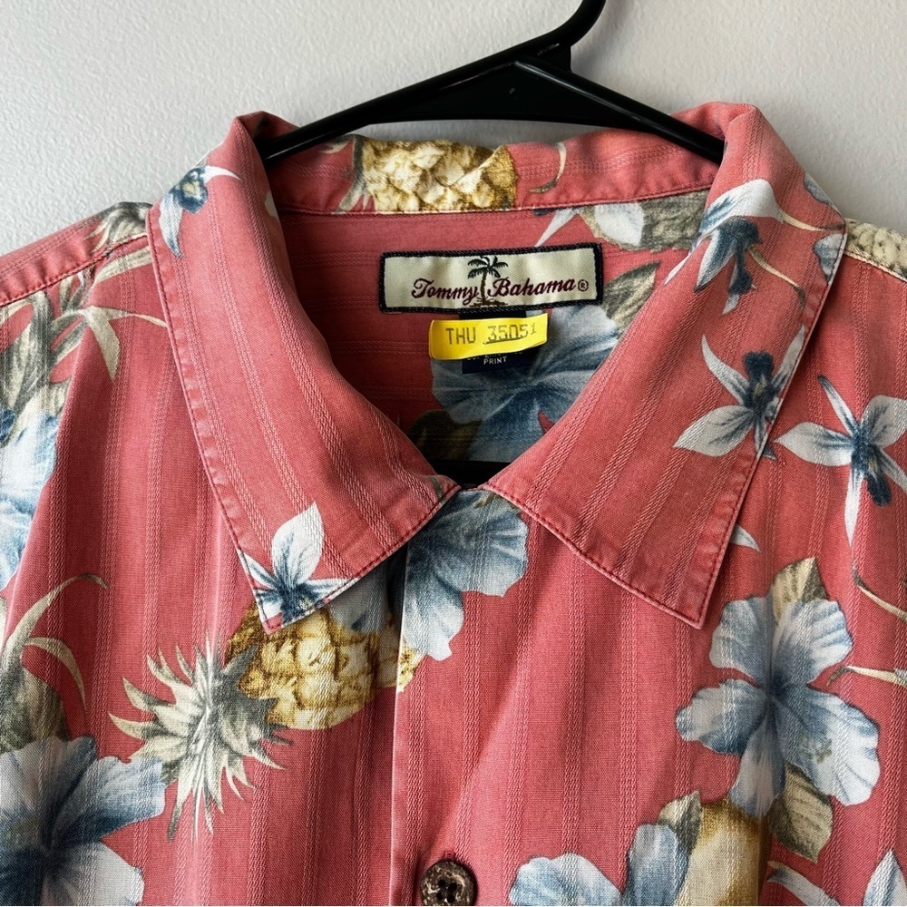 VTG Tommy Bahama Mens XL Pink Blue Hawaiian Button Up Silk SS Shirt Resortwear